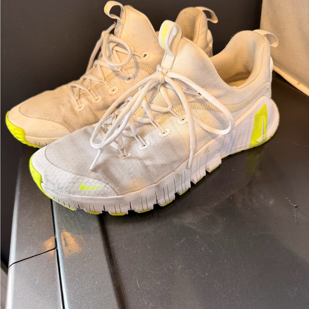 Nike White Metcon 6 - fair